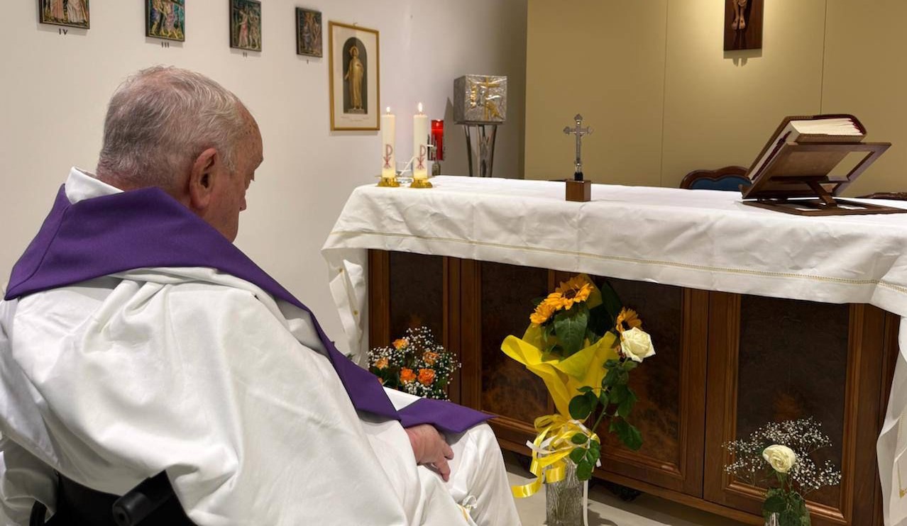 Le pape François dans sa chapelle du Gemelli, 16 mars 2025 | © Bureau de presse du Saint-Siège